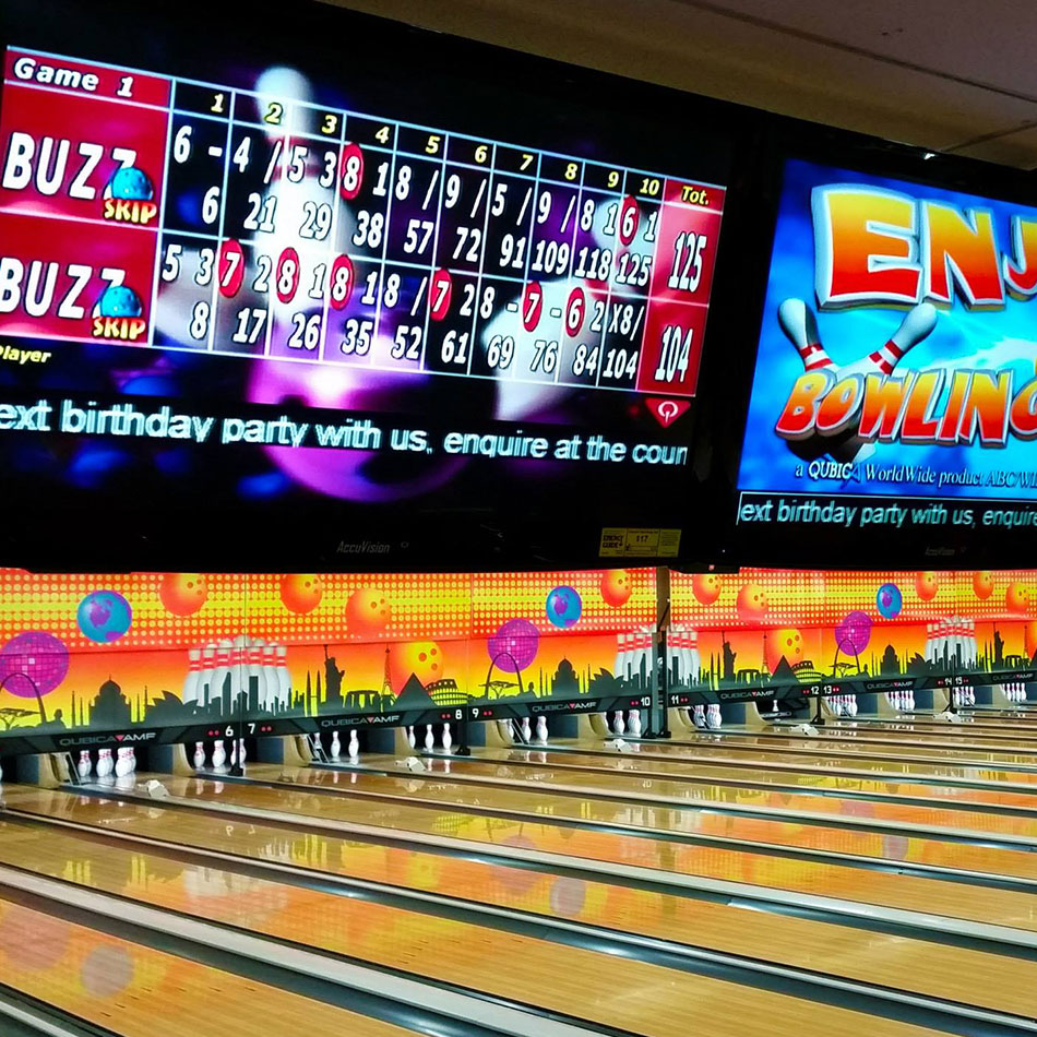 bowlarma score board and lanes