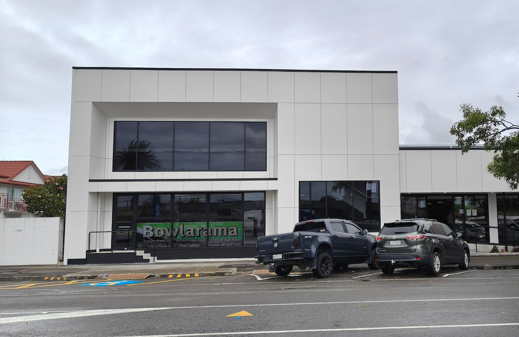 bowlarama palmerston north and black light mini putt gold